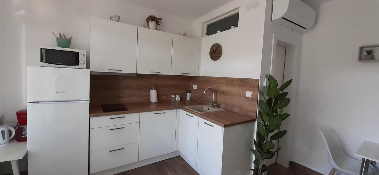Sukošan Studio Bianca - Studio With Terrace Near The Sea מראה חיצוני תמונה