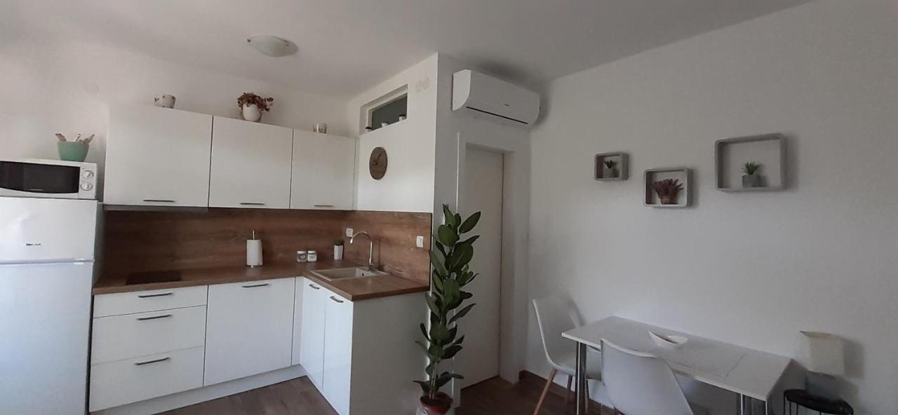 Sukošan Studio Bianca - Studio With Terrace Near The Sea מראה חיצוני תמונה