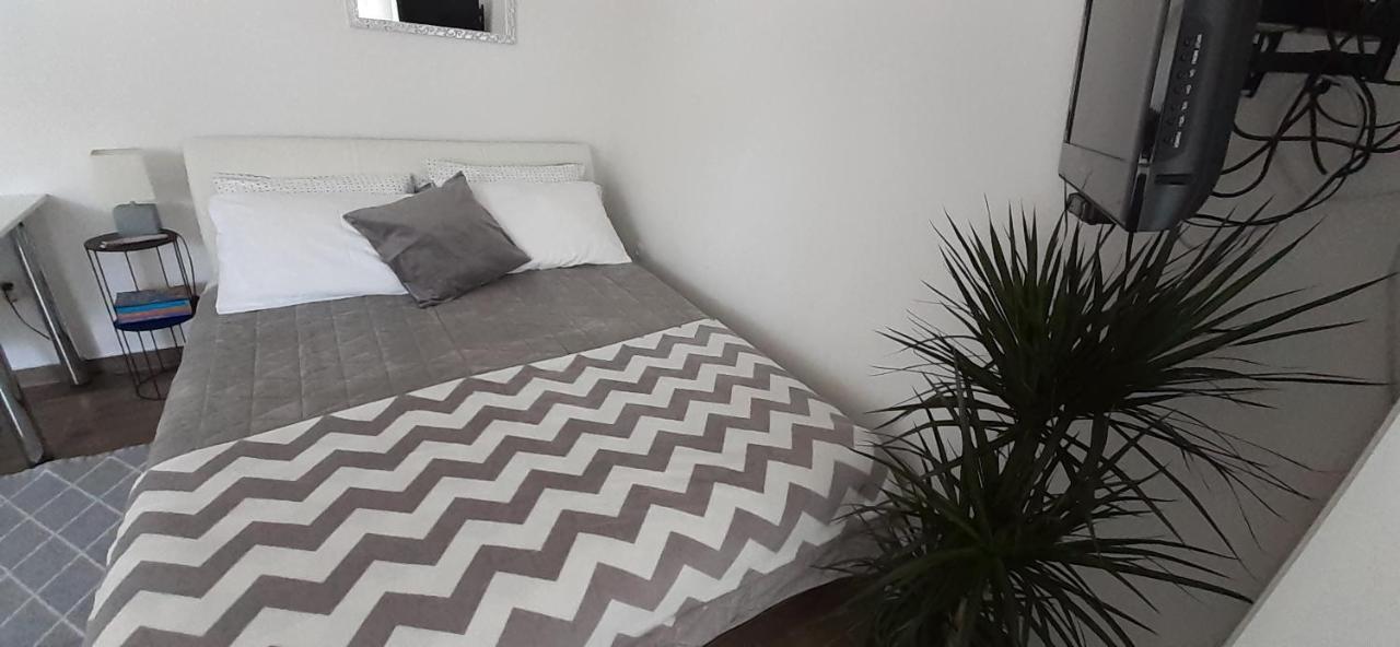 Sukošan Studio Bianca - Studio With Terrace Near The Sea מראה חיצוני תמונה